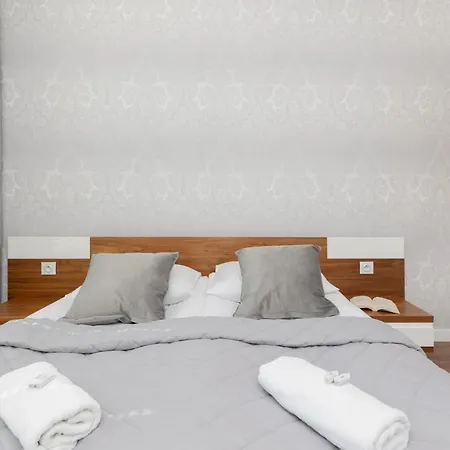Silver Glam In Wilanow By Renters Apartment